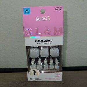 KISS Glam White Embellished Toe Nail Kit